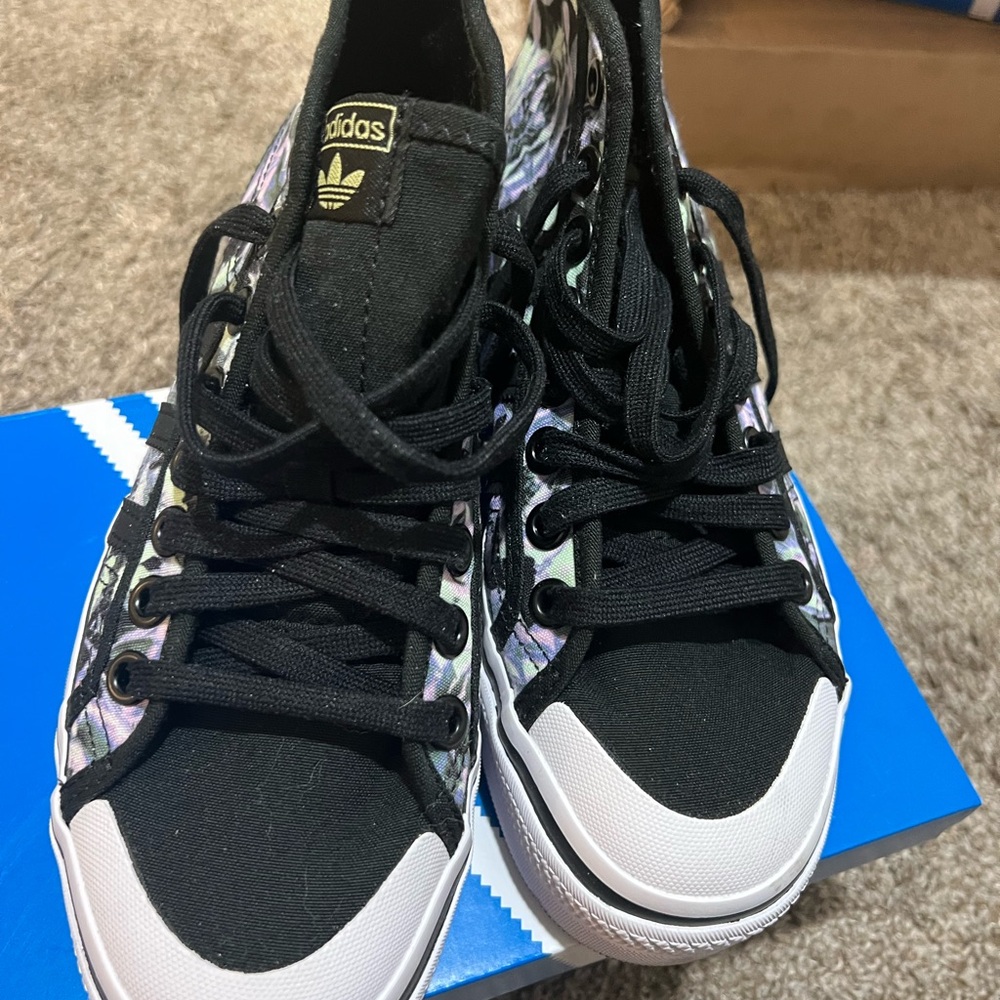 adidas Sneakers - multi color cute tennis
